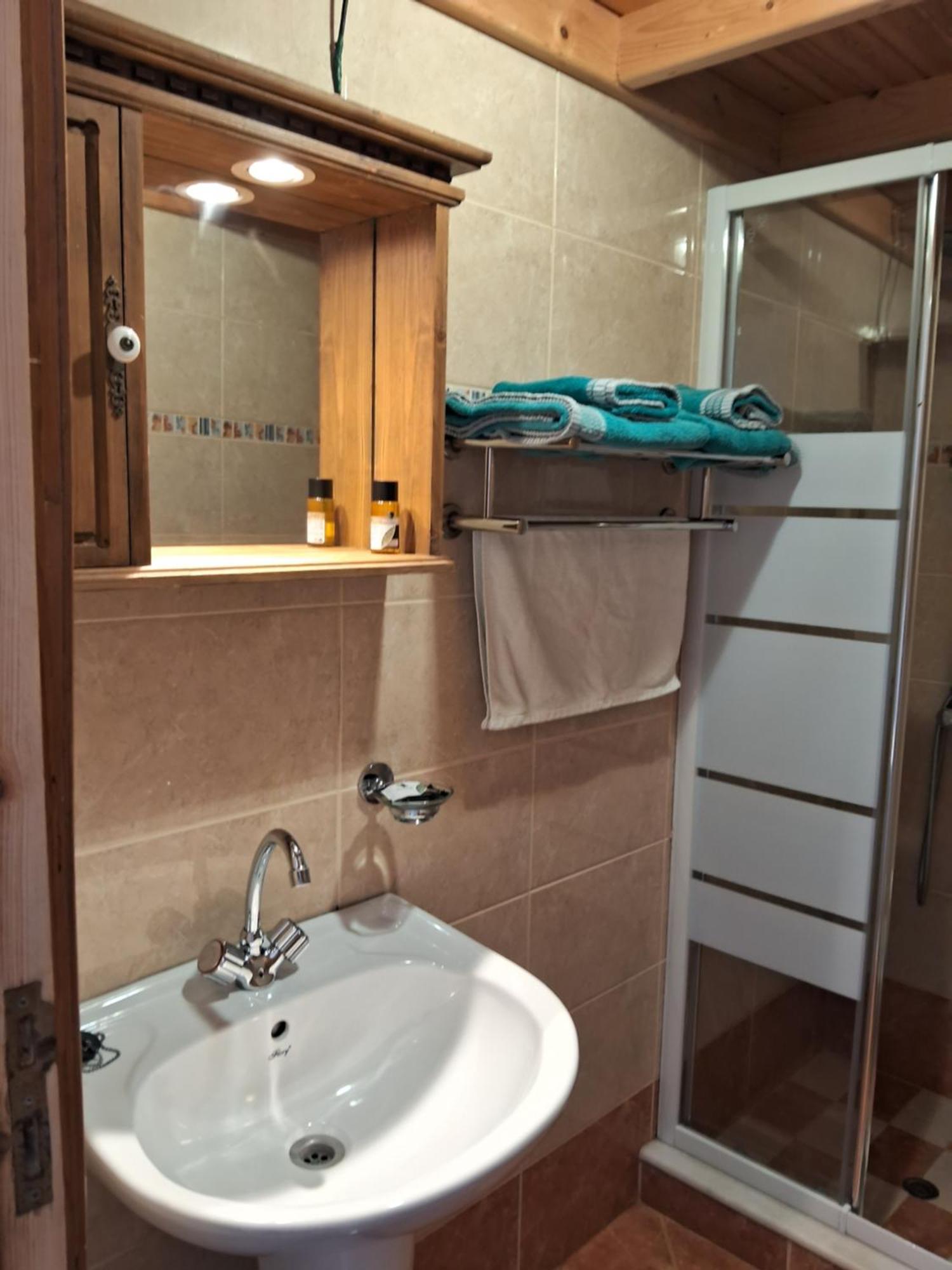 Anemos Guest House Karpathos Olympos  外观 照片