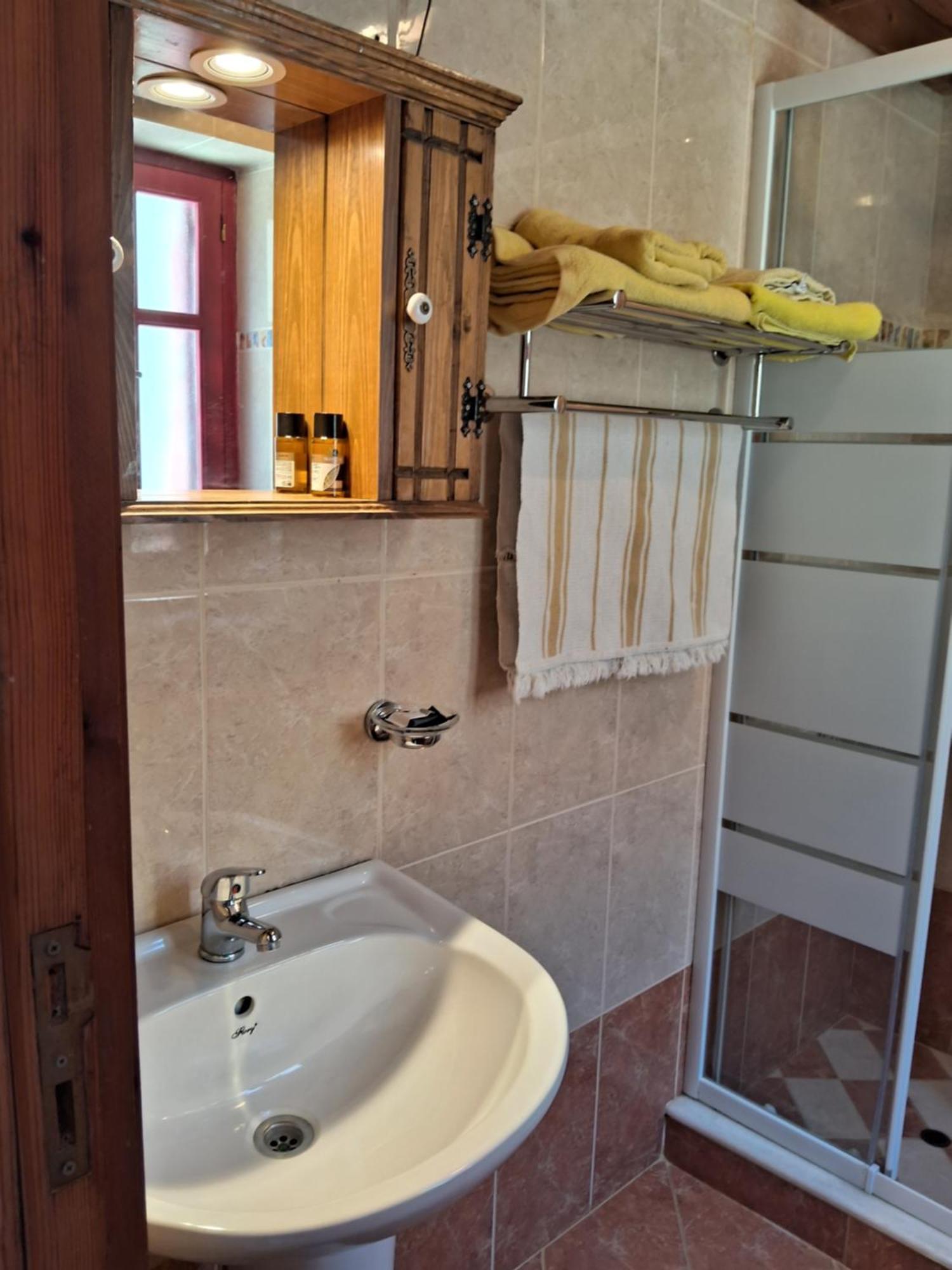 Anemos Guest House Karpathos Olympos  外观 照片